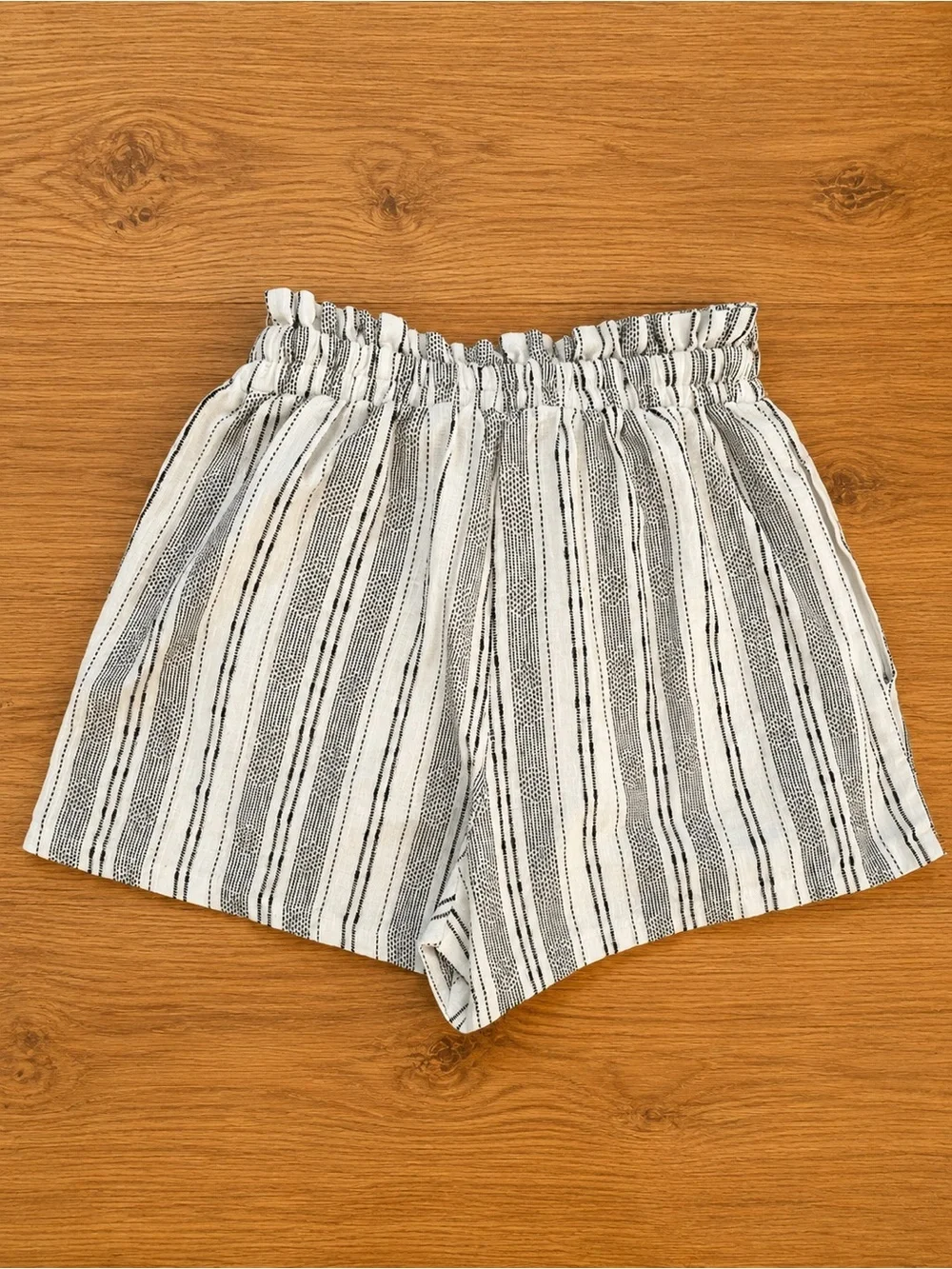 Sienna Sky Women’s Striped Paperbag Waist Shorts | Size Small - Picture 2 of 3